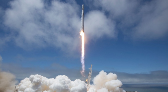 SpaceX изстреля една ракета за трети път