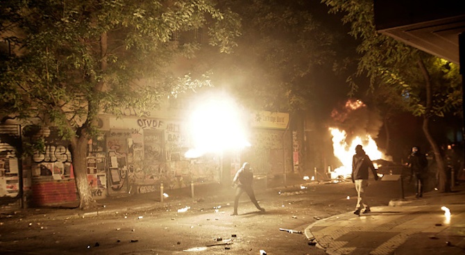 Анархисти предизвикаха сблъсъци в Атина (снимки+видео)