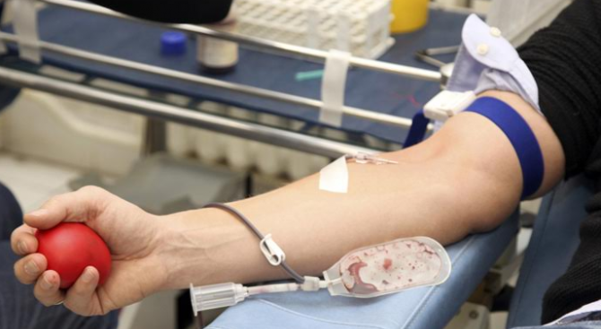 Актьори и мотористи даряват кръв във ВМА
