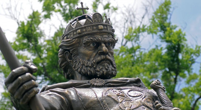 Ще светят ли очите на паметника на цар Самуил отново? (видео) 