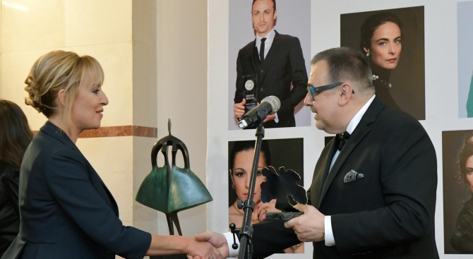 Мая Манолова получи специалното отличие „Модна икона” от Академията за мода (снимки)