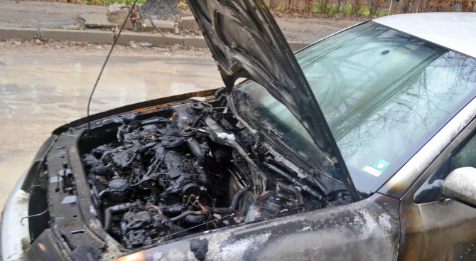 Подпалиха коли на свидетели по "Суджукгейт" в Добрич (снимки)