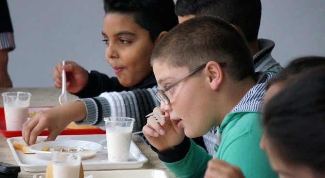  Община Ловеч проверява организацията на хранене в училище