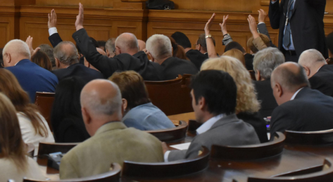 Парламентът прие промени в закона за преминаването и пребиваването на чужди въоръжени сили