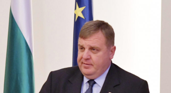 Красимир Каракачанов: Възможно е до края на януари докладът за нови изтребители да бъде разгледан от МС