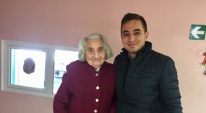 Младежи ГЕРБ посетиха домове за стари хора в област Видин