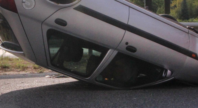 Жена обърна колата си по таван в Пловдив 