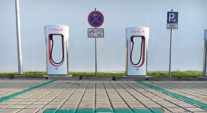 Зарядни станции на Tesla ще покрият цяла Европа през 2019 г. 