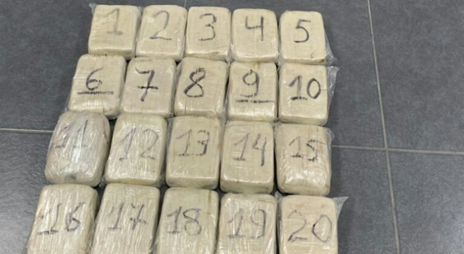 Апелативен съд-Пловдив остави в ареста обвинен за контрабанда на 10 кг хероин 