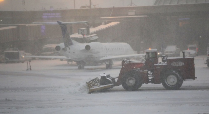 Мюнхенското летище отменя над 120 полета заради снеговалеж 