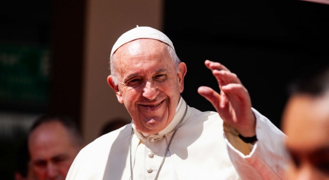 Папа Франциск призова: Оставете телефоните, когато сте около масата, говорете си!