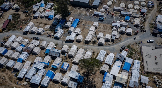 Над 10 000 албанци ще прекарат празниците в палатки след опустошителното земетресение през ноември 