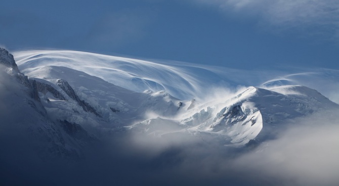 70 сантиметра сняг и намалена видимост в планината в Габровско