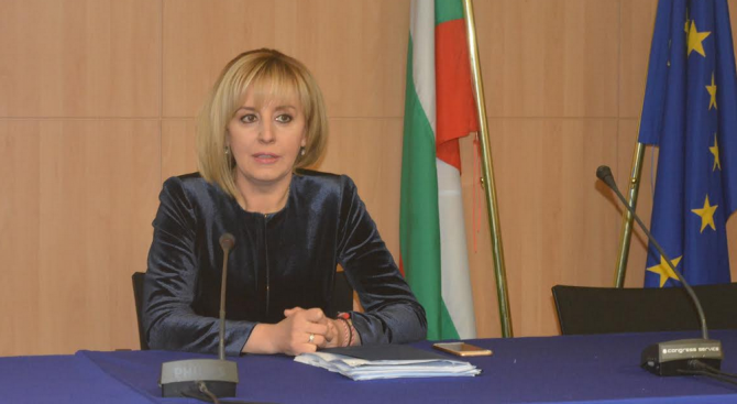 Манолова поиска от Европейския омбудсман да  защити българските превозвачи