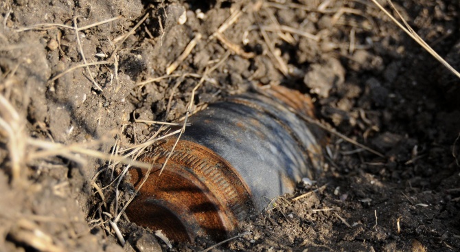 Откриха невзривен снаряд в коритото на река Арда до Индустриалната зона на Кърджали