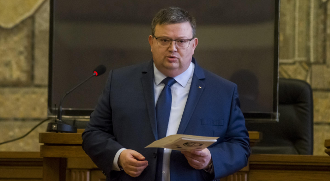 Цацаров отговори на председателя на Висшия адвокатски съвет