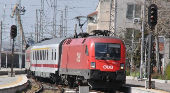 БДЖ пуска допълнителни места във влаковете между София и Перник за „Сурва"