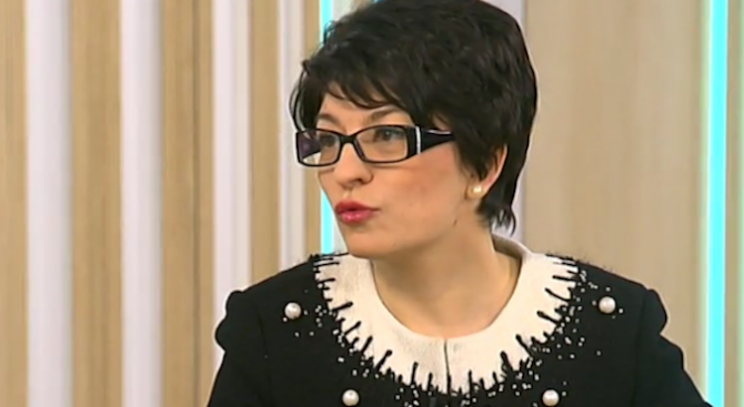 Атанасова: Йотова сякаш има по-сериозна институционална тежест от Радев