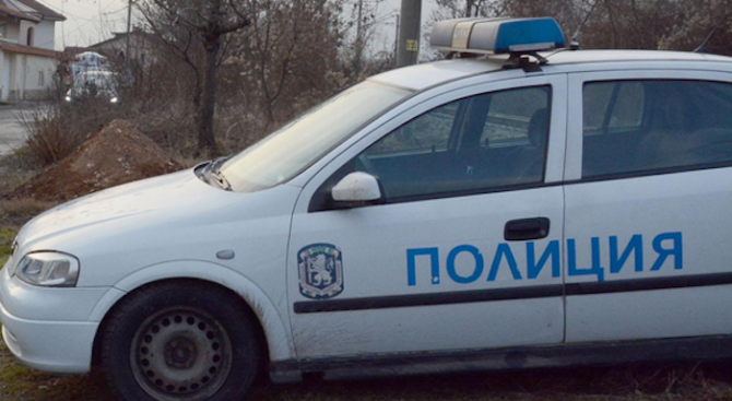 Двама криминално проявени са задържани след полицейско преследване в Шумен
