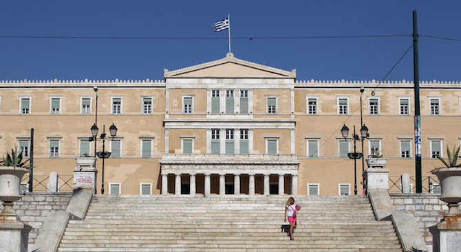 Гръцкият парламент отложи гласуването на Преспанския договор