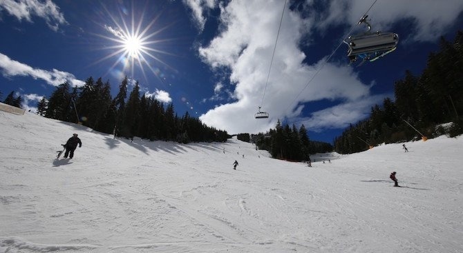 Снеговалежът в Пампорово продължава, условията за ски са добри