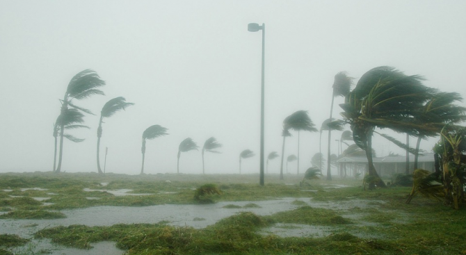Ураганните ветрове в Анталия взеха две жертви 