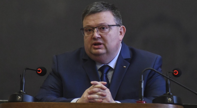 Цацаров разпореди незабавна проверка по изнесените данни от Елена Йончева
