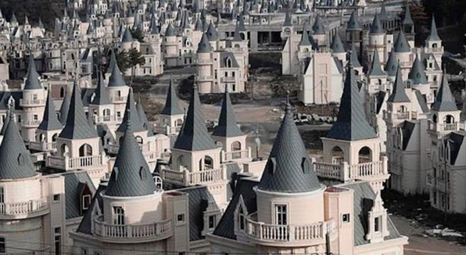 Спряха строежа на комплекс от 732 замъка в Турция за $200 млн (видео)