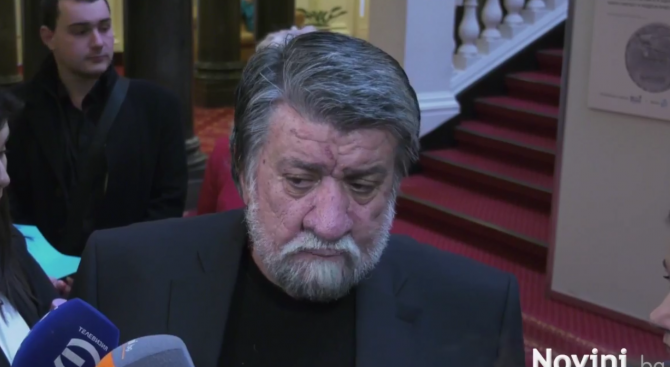 Вежди Рашидов: Не се прави политика с наливане на кофи с помия (видео)