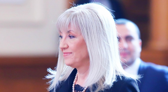Петя Аврамова: Ще търсим всички законови начини да спрем строителството край морските плажове