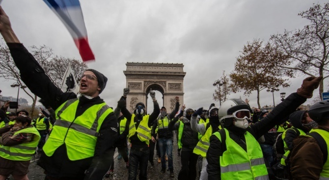 В Париж започна шествието на "жълтите жилетки" 