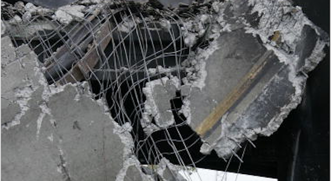 Най-малко 11 загинаха при срутване на сграда в Сирия 