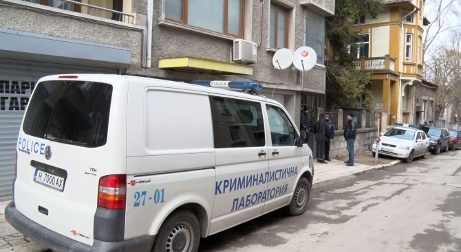 Разследват двойно убийство в Шумен (снимки)