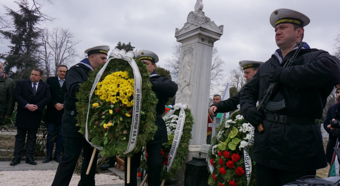 Варненци почетоха годишнина от смъртта на Капитан Петко Войвода (снимки) 