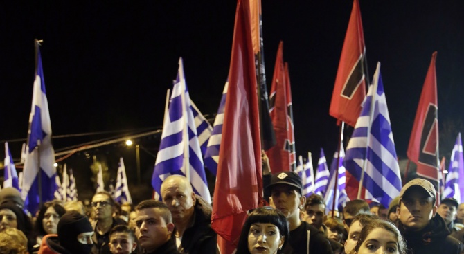 Бомба гръмна пред офис на гръцки неонацисти