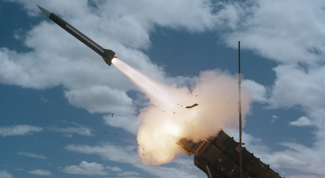 ЕП разглежда ситуацията с Договора за ликвидирането на ракетите със среден и малък обсег