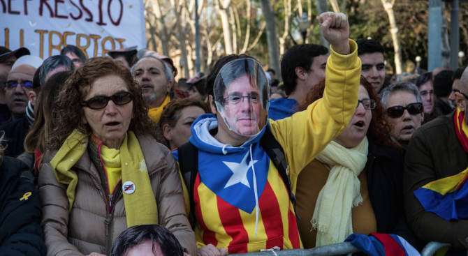 Напрежение в Испания преди началото на съдебния процес на каталунските сепаратисти