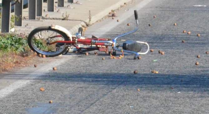 Пиян велосипедист е блъснал пешеходка в Мадан