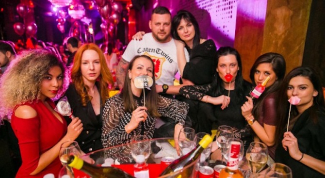  Николета Лозанова и Жени Калканджиева в Ladies Friday 