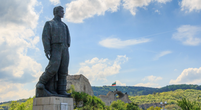 С поклонение на Къкринското ханче и на паметника на Васил Левски в Ловеч ще бъде почетена паметта му