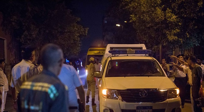 Трети полицай издъхна от раните си след взрива в Кайро 