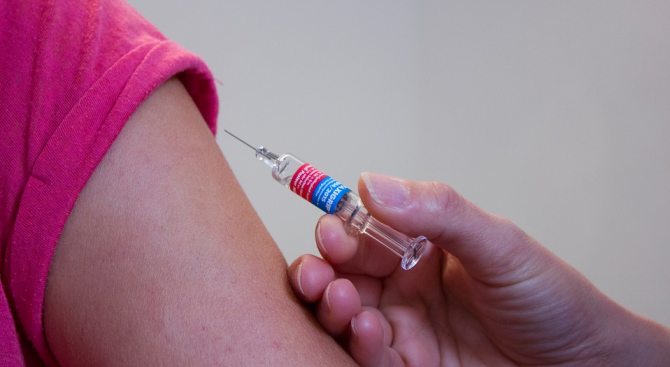 Утре разполагат мобилен кабинет на СРЗИ за поставяне на ваксини срещу морбили в софийския кв. "Христо Ботев" 