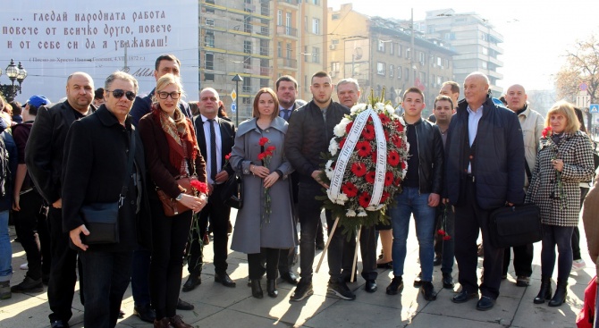 Представители на ПП АБВ поднесоха венци на паметника на Васил Левски