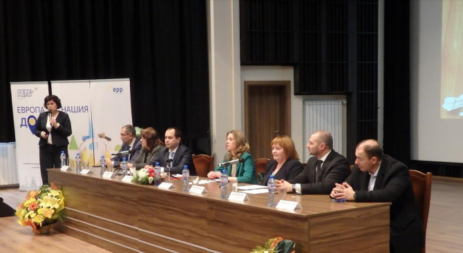 ГЕРБ проведе граждански диалог на тема образование във Враца