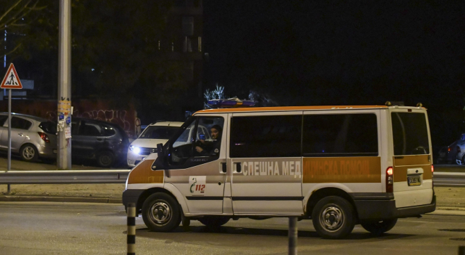 Кола и ученически автобус катастрофираха в Кюстендил