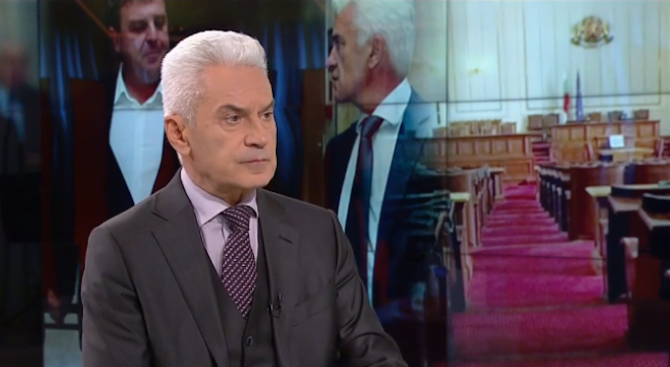 Волен Сидеров разкри: От БСП си получават 1/3 от заплатите и извън зала