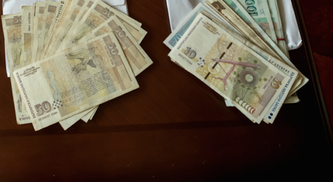 Експерти: Ако сметки на клиенти са източени по вина на банката, тя е длъжна да възстанови парите