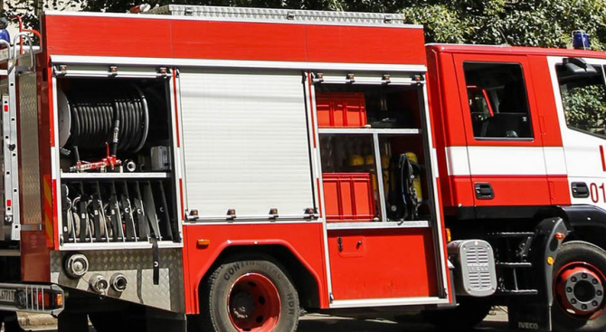 Пожар изпепели директорския кабинет в Професионалната гимназия по земеделие в град Завет