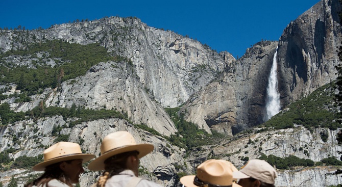  "Огнен водопад" смая посетителите в „Йосемити”