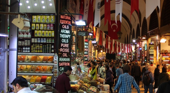 Спада доверието в строителството и търговията на дребно в Турция